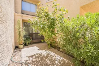 Photo #6: 2420056 Listing