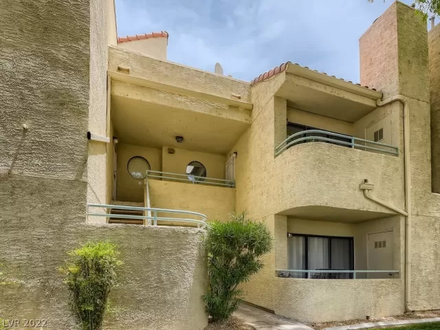 MLS: 2420093 Condo For Sale