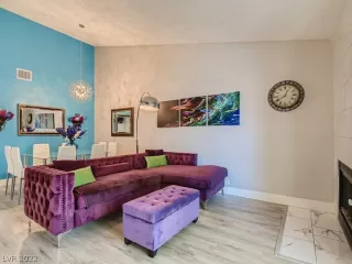 Photo #5: 2420093 Listing