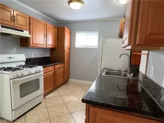 Photo #6: 2420101 Listing 