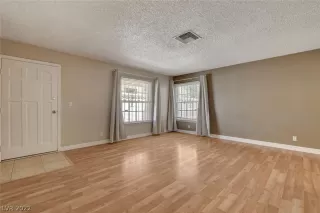 Photo #5: 2420103 Listing 