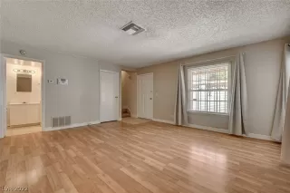 Photo #6: 2420103 Listing 