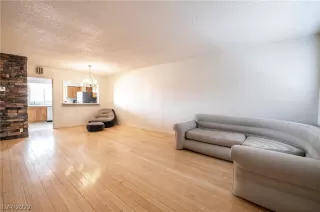 Photo #3: 2420106 Listing