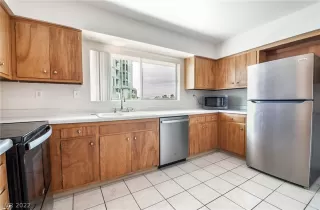 Photo #5: 2420106 Listing