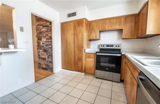 Photo #6: 2420106 Listing