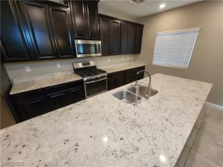 Photo #1: 2420157 Listing