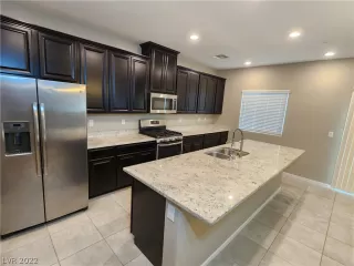 Photo #2: 2420157 Listing