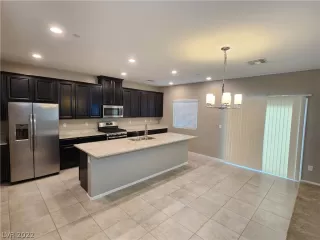 Photo #3: 2420157 Listing
