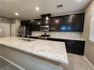 Photo #5: 2420157 Listing