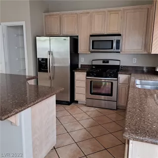 Photo #4: 2420165 Listing 