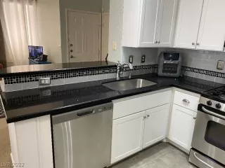 Photo #3: 2420191 Listing 