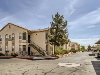 Photo #2: 2420192 Listing