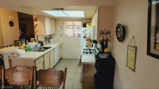 Photo #5: 2420289 Listing 