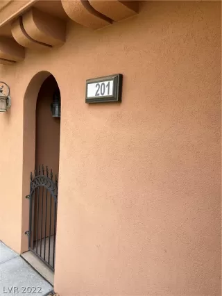 Photo #1: 2420320 Listing 