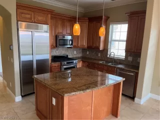 Photo #5: 2420320 Listing 