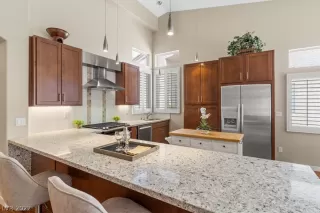 Photo #1: 2420339 Listing 