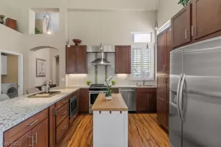 Photo #3: 2420339 Listing 