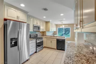 Photo #2: 2420367 Listing