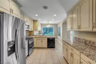 Photo #3: 2420367 Listing