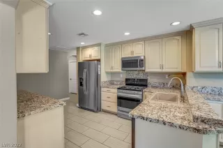 Photo #4: 2420367 Listing