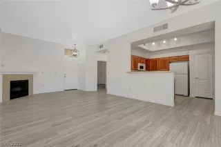 Photo #4: 2420383 Listing