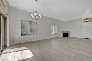 Photo #5: 2420383 Listing