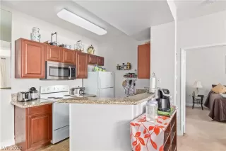 Photo #6: 2420384 Listing 