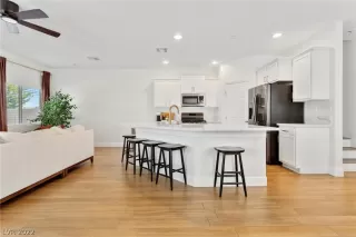 Photo #1: 2420386 Listing 