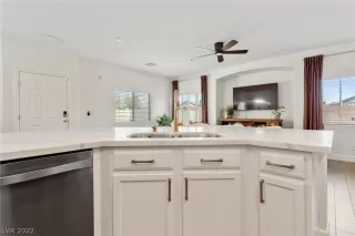 Photo #2: 2420386 Listing 