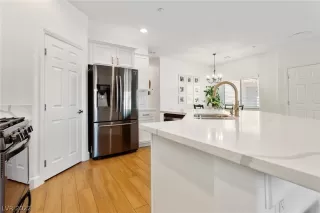 Photo #3: 2420386 Listing 