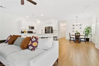 Photo #6: 2420386 Listing 