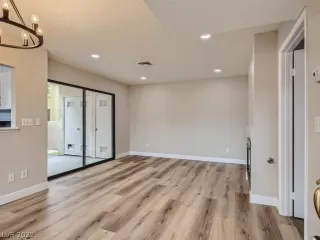 Photo #4: 2420427 Listing 