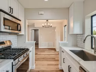 Photo #5: 2420427 Listing 