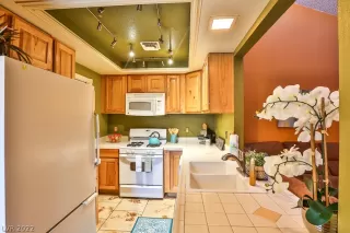 Photo #2: 2420456 Listing 