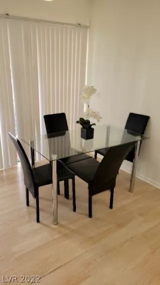 Photo #5: 2420459 Listing 