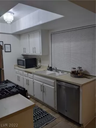 Photo #6: 2420459 Listing 