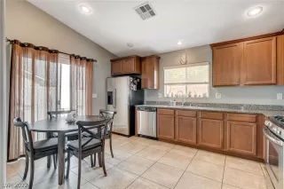 Photo #4: 2420484 Listing