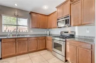 Photo #5: 2420484 Listing