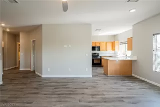 Photo #5: 2420502 Listing