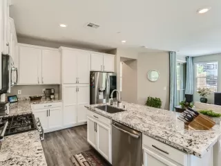 Photo #5: 2420517 Listing 