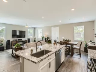 Photo #6: 2420517 Listing 