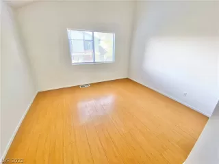 Photo #5: 2420529 Listing 