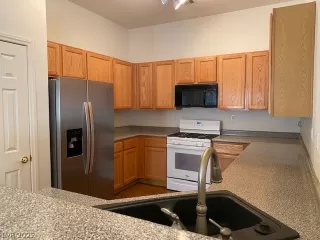 Photo #2: 2420569 Listing