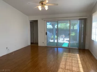 Photo #4: 2420569 Listing