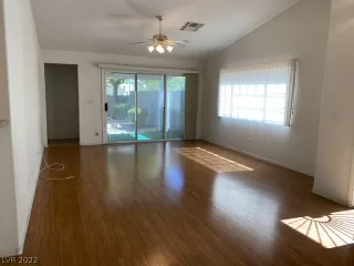 Photo #5: 2420569 Listing