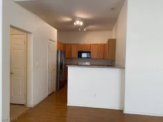 Photo #6: 2420569 Listing