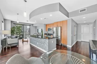 Photo #2: 2420648 Listing