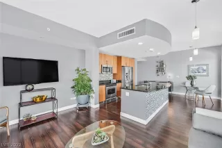 Photo #6: 2420648 Listing