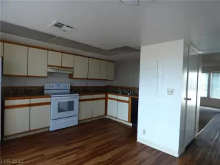 Photo #4: 2420666 Listing 