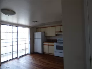 Photo #5: 2420666 Listing 